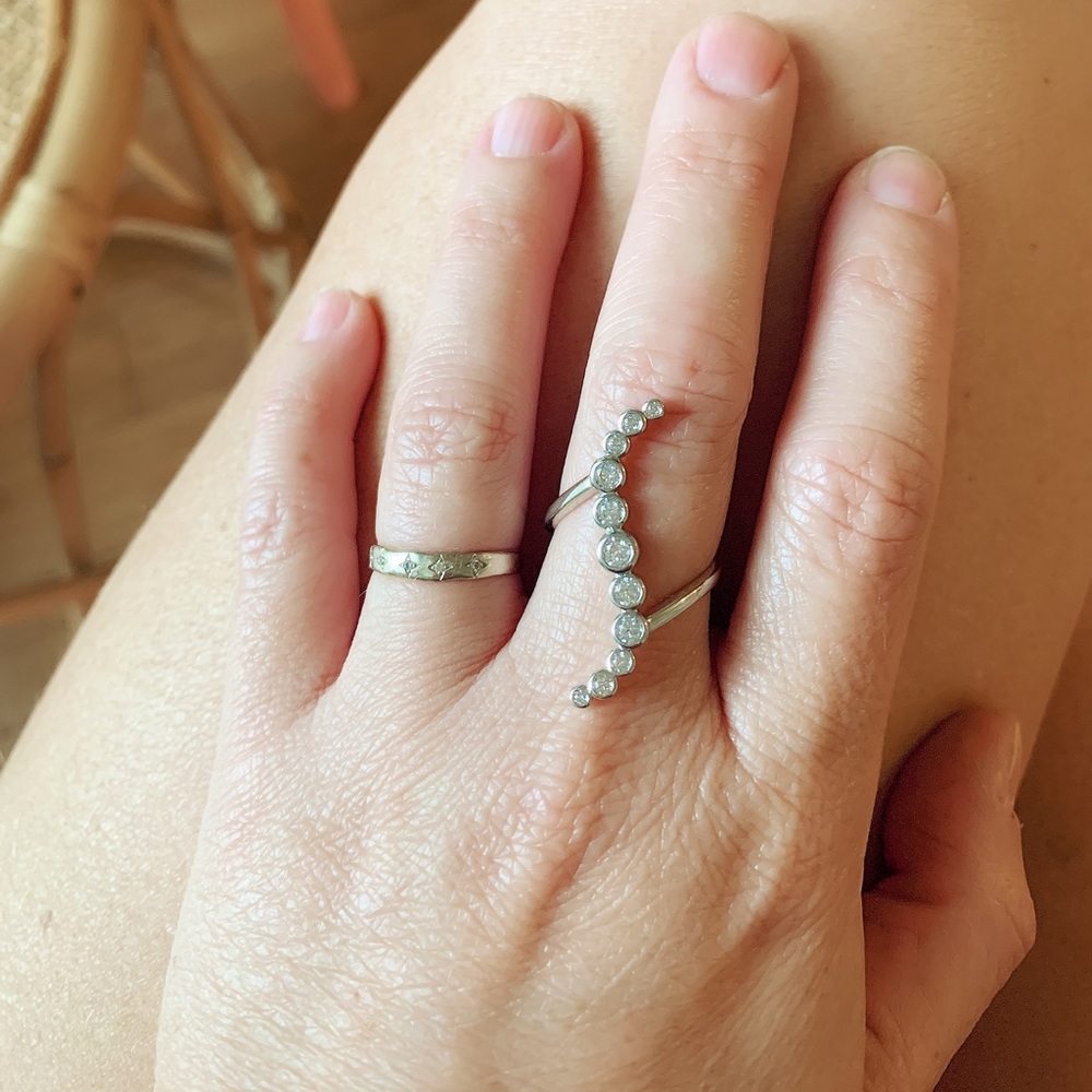 Curve ring